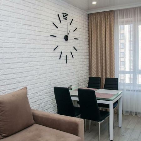 Сучасна Нова Квартира Lutsk Exterior photo